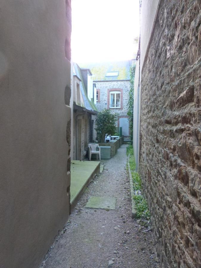 Quai Vauban Saint-Vaast-la-Hougue